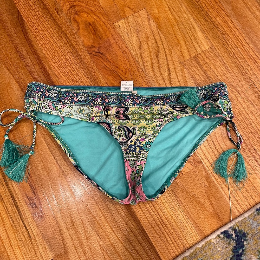 Beautiful bottom swim